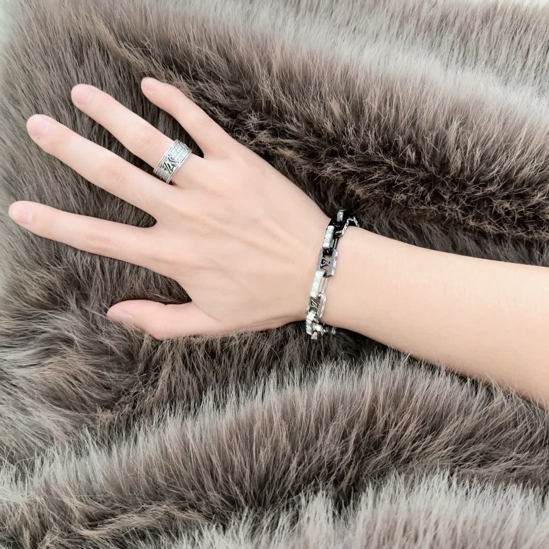 Louis Vuitton Silver Ring with Diamonds